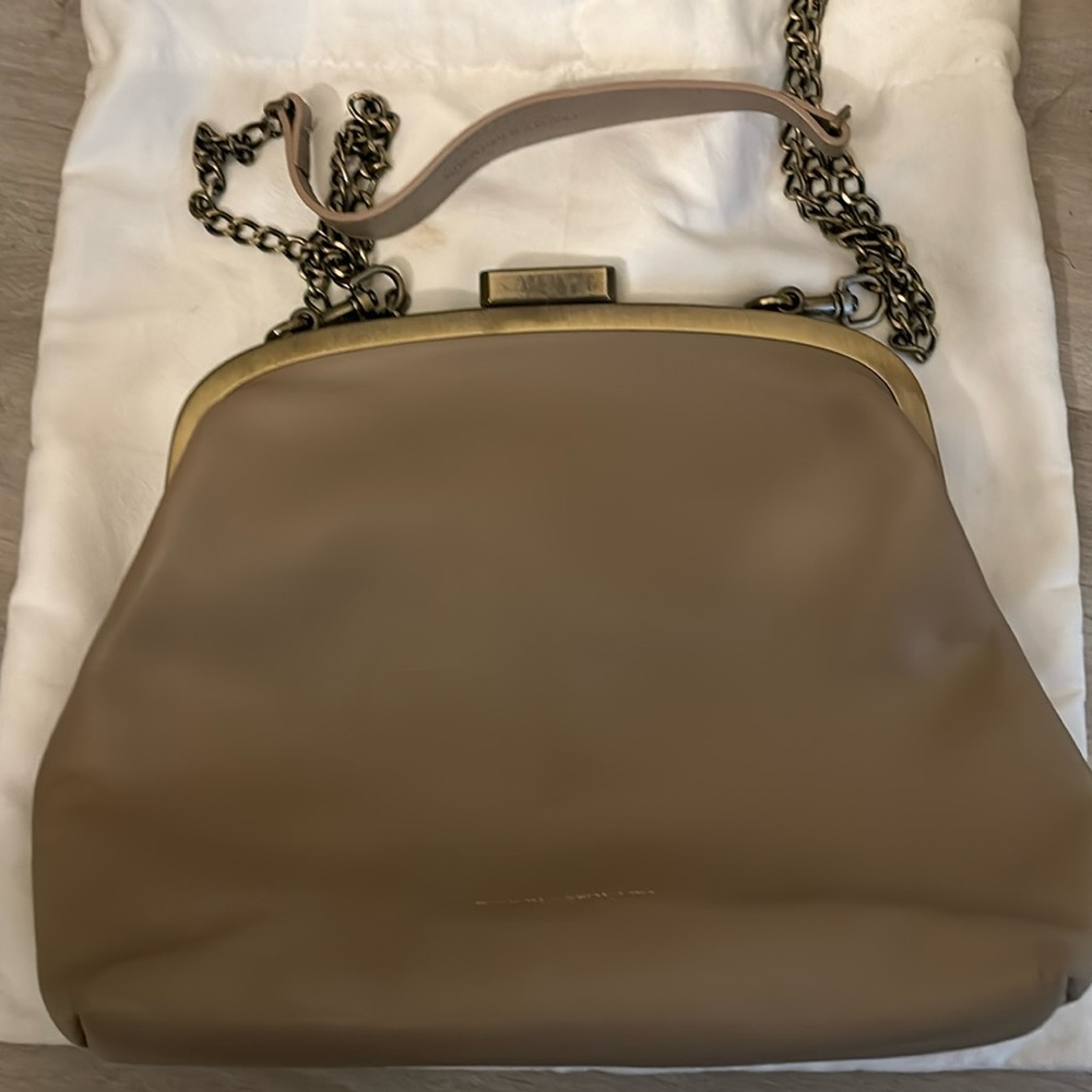 Tammy & Benjamin Leather Clasp Bag (Beige)